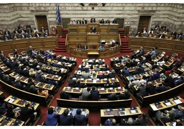 Βουλή: Πέρασε το νομοσχέδιο Δένδια για τις Ένοπλες Δυνάμεις με 160 “ναι” – Τι προβλέπει