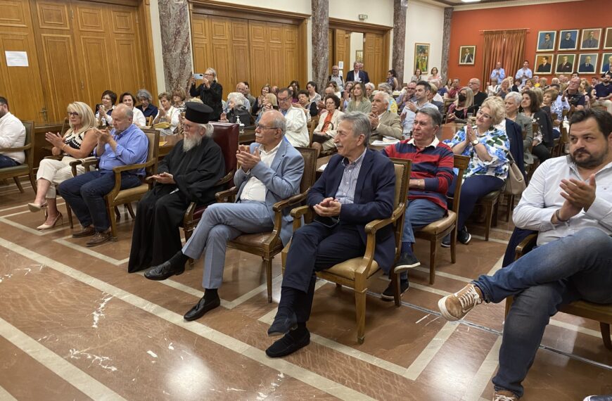 Πύργος: Πλήθος κόσμου στην παρουσίαση των βιβλίων της Άννας Καραμάνου (ΦΩΤΟ)