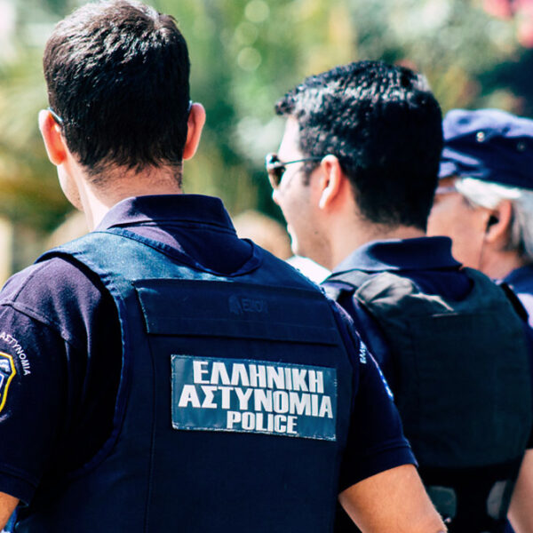 Ψηφίστηκαν οι ρυθμίσεις για τους ένστολους με αξιώματα στην τοπική αυτοδιοίκηση