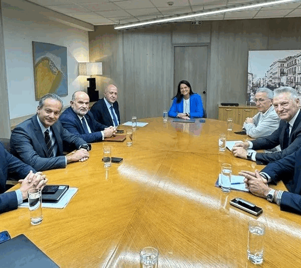 Τελικές διαβουλεύσεις της ΥΠΕΚΑ Ν. Κεραμέως με τους Εθνικούς Κοινωνικούς Εταίρους για την ενίσχυση των συλλογικών διαπραγματεύσεων