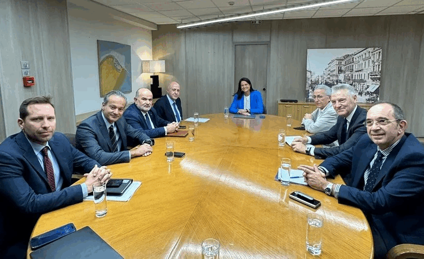 Τελικές διαβουλεύσεις της ΥΠΕΚΑ Ν. Κεραμέως με τους Εθνικούς Κοινωνικούς Εταίρους για την ενίσχυση των συλλογικών διαπραγματεύσεων
