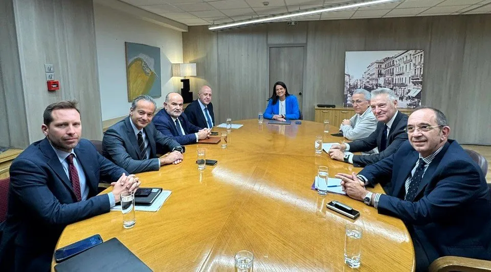 Τελικές διαβουλεύσεις της ΥΠΕΚΑ Ν. Κεραμέως με τους Εθνικούς Κοινωνικούς Εταίρους για την ενίσχυση των συλλογικών διαπραγματεύσεων