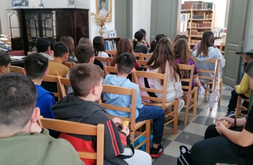 Φιλοξενία μαθητών δημοτικού σχολείου Βάρδας στην Δημοτική Βιβλιοθήκη Λεχαινών