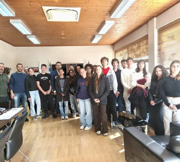 Επίσκεψη Μαθητών του ΓΕ.Λ. Ανδραβίδας στον Δήμαρχο για το Πρόγραμμα «Σχολεία-Πρέσβεις του Ευρωπαϊκού Κοινοβουλίου»