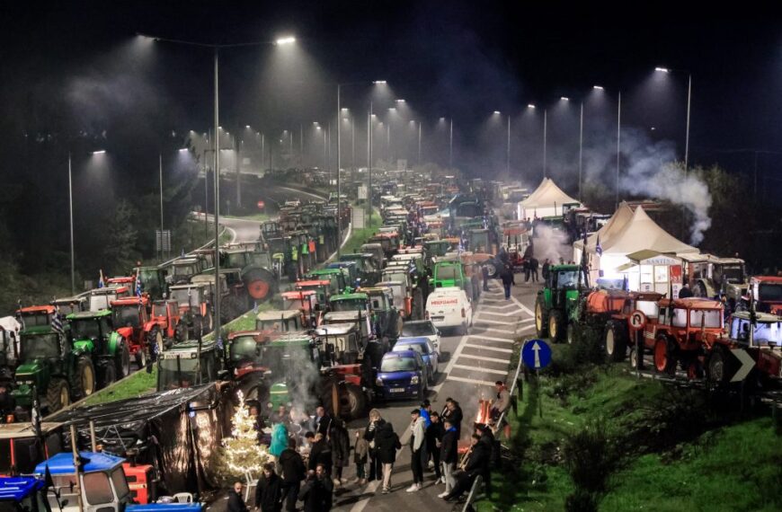 Σε αναμονή κρίσιμων αποφάσεων οι αγρότες της Δυτικής Ελλάδας – Συνεχίζονται τα μπλόκα και οι κινητοποιήσεις