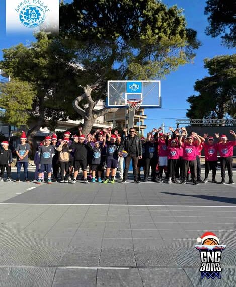 Σε ένα μοναδικό Χριστουγεννιάτικο και μπασκετικό mood βρίσκεται η πόλη της Αμαλιάδας