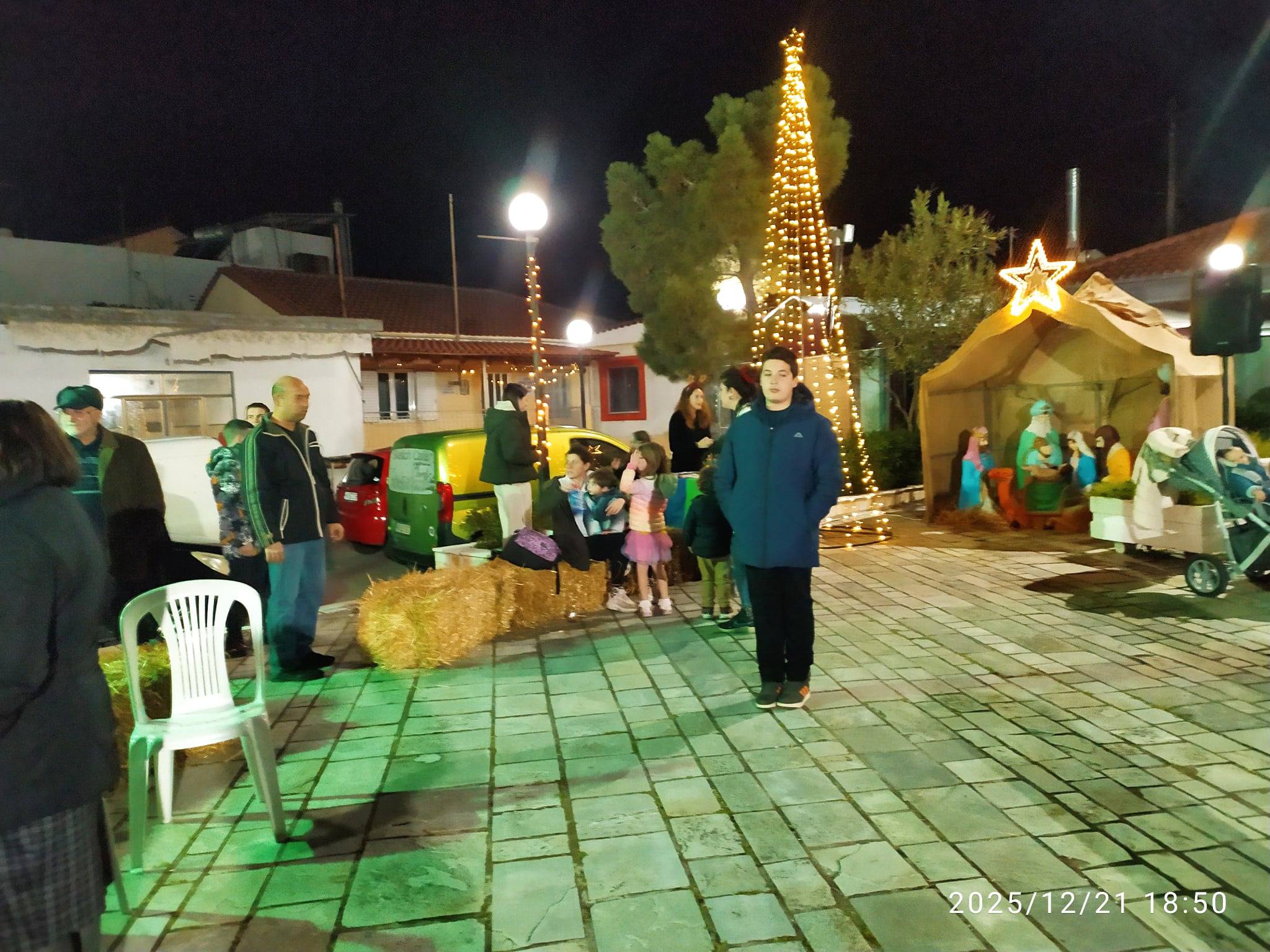 Χριστουγεννιάτικη γιορτή στην Πλατεία Στρεφίου (ΦΩΤΟ)