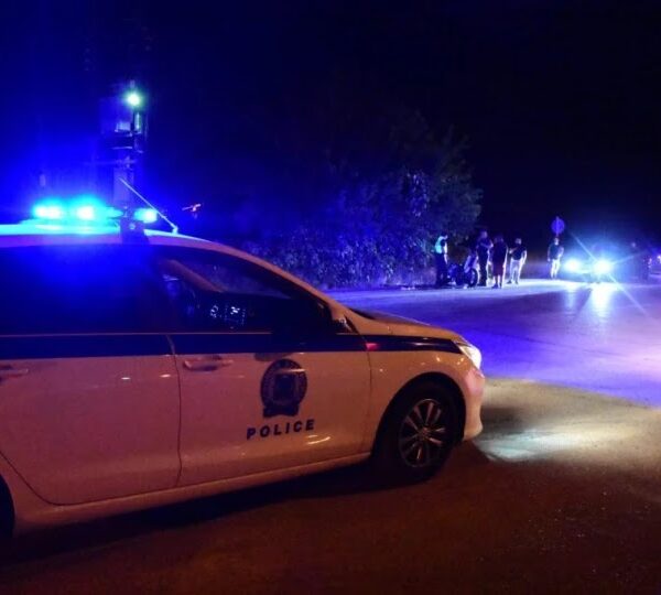 Αμαλιάδα: Δύο συλλήψεις μετά από έκρηξη και φωτιά σε είσοδο πολυκατοικίας