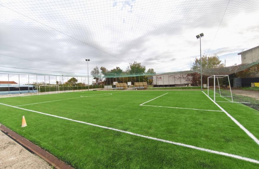 Ολοκληρώθηκαν οι εργασίες με νέο χλοοτάπητα και ανακαίνιση των κερκίδων στον Αθλητικό Χώρο Ανδραβίδας (ΦΩΤΟ)