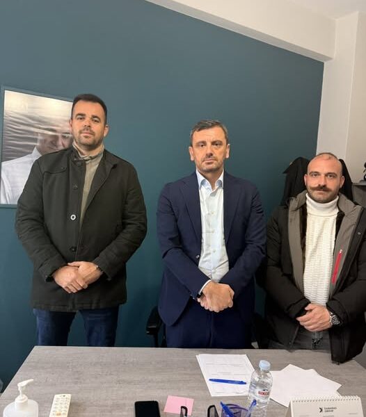 Συνάντηση του Πανελλήνιου Σωματείου Συμβασιούχων Πυροσβεστών με τον Ανδρέα Νικολακόπουλο