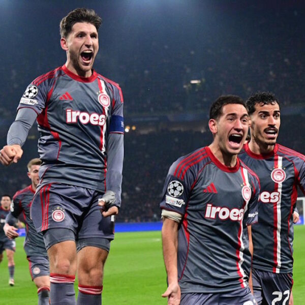 Ιστορική νίκη για τον Ολυμπιακό στο Άμστερνταμ και πρόκριση στο Champions League