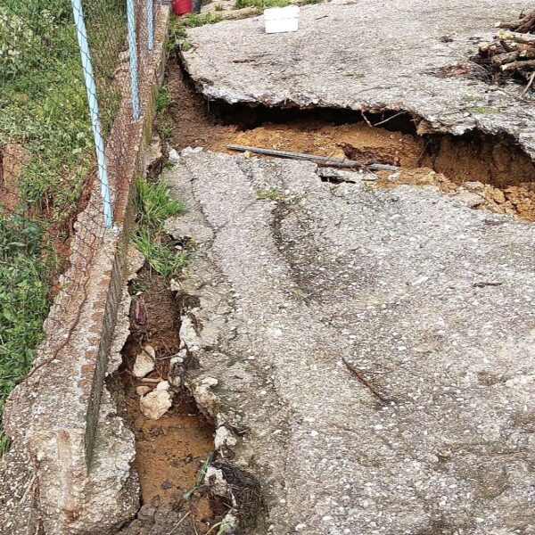 Σε κατάσταση συναγερμού ο δήμος Ήλιδας για τις εκτεταμένες κατολισθήσεις στην Πηνεία