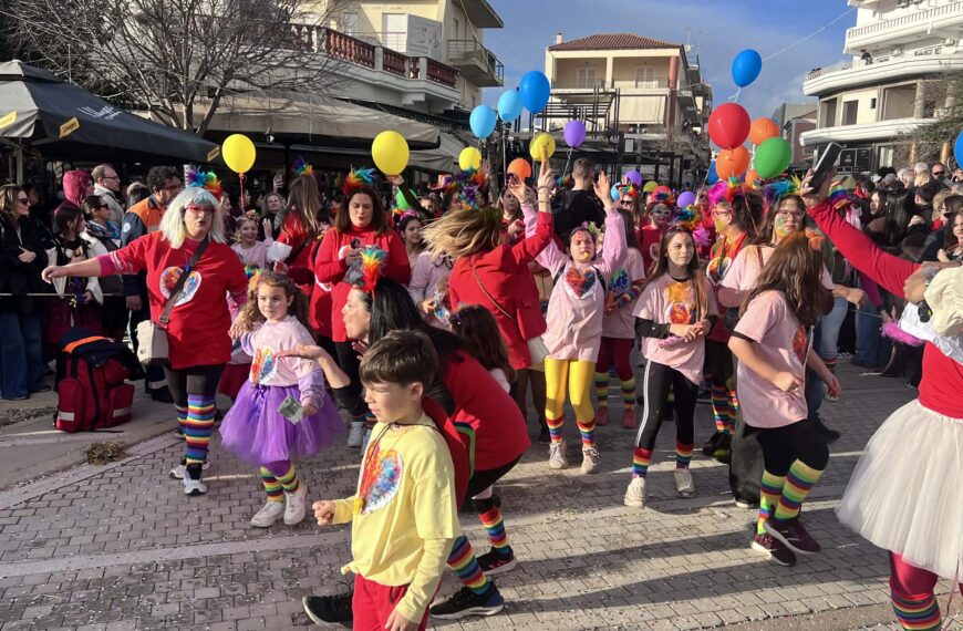 Χιλιάδες καρναβαλιστές και επισκέπτες κατέκλυσαν το 9ο Καρναβάλι της Αμαλιάδας!