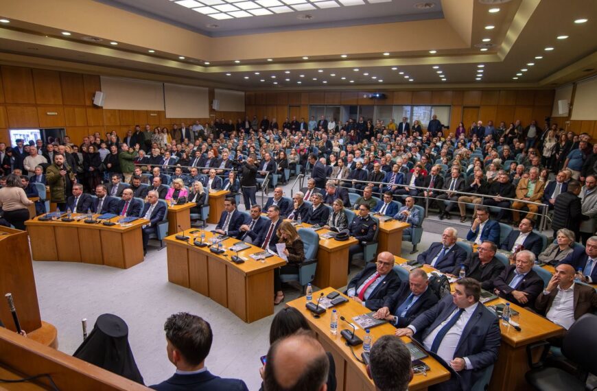 Κοπή πρωτοχρονιάτικης πίτας και πρώτα επιχειρηματικά βραβεία Επιμελητηρίου Ηλείας (ΦΩΤΟ)