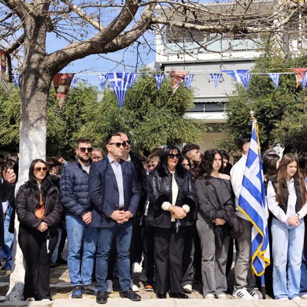 Δήμος Ζαχάρως: Η μαθητιώσα νεολαία τίμησε την Εθνική Επέτειο με κατάθεση στεφάνων