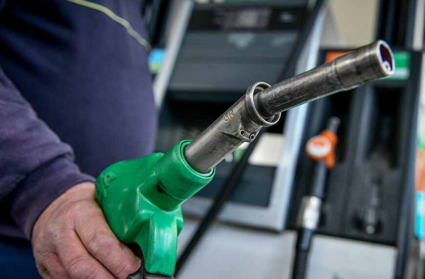 Νέα αύξηση των τιμών των καυσίμων και fuel pass φέρνει ο πόλεμος στη Μέση Ανατολή