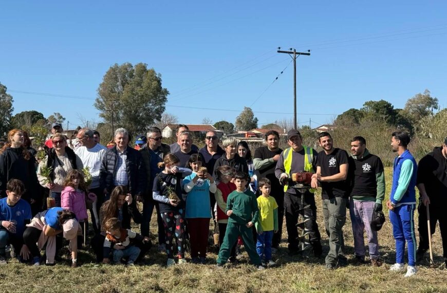 Έτρεξαν, φύτεψαν, γιόρτασαν την άνοιξη στο αλσύλλιο Σπιάντζας (ΦΩΟ)