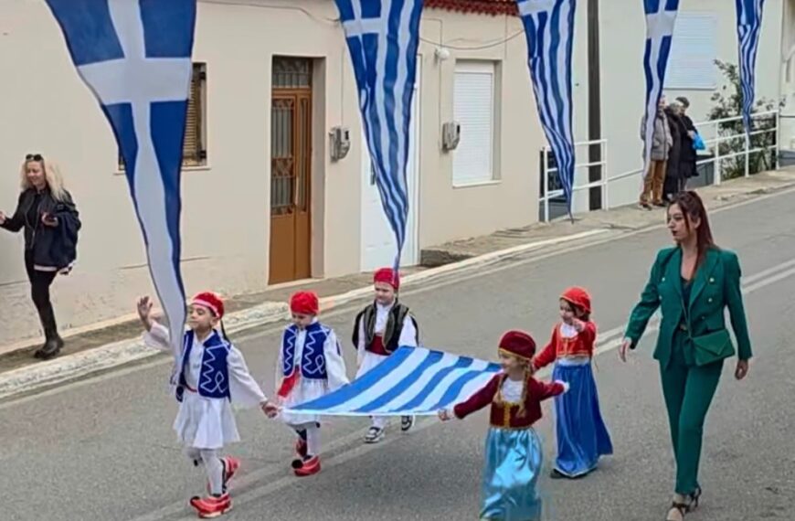 Ανδρίτσαινα – Κρέστενα: Με λαμπρότητα πραγματοποιήθηκε η κατάθεση στεφάνων και η παρέλαση (ΦΩΤΟ)