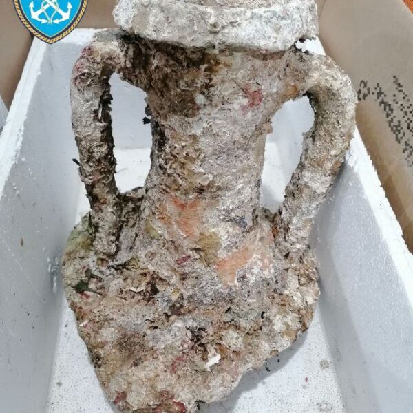 Ψαράς εντόπισε στόμιο Αρχαίου αμφορέα και ενημέρωσε τις Αρχές στην Κυλλήνη