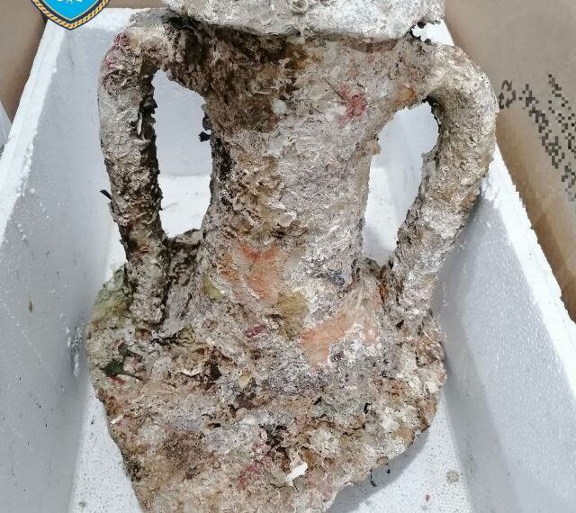 Ψαράς εντόπισε στόμιο Αρχαίου αμφορέα και ενημέρωσε τις Αρχές στην Κυλλήνη