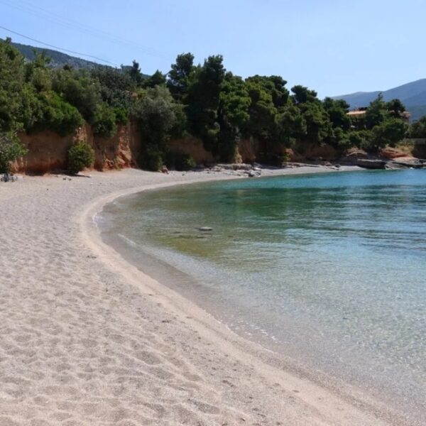 Ποια παραλία της Ηλείας βρίσκεται στη λίστα με τις 251 «Απάτητες Παραλίες»;