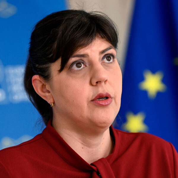 Στην Ελλάδα η Λάουρα Κοβέσι – Συναντήσεις με κυβερνητικούς αξιωματούχους και παρουσία στο Οικονομικό Φόρουμ των Δελφών