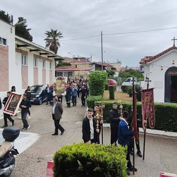 Με κατάνυξη η υποδοχή της Ιερής Εικόνας του Αγίου Γεωργίου στη Νοσηλευτική Μονάδα Κρεστένων!