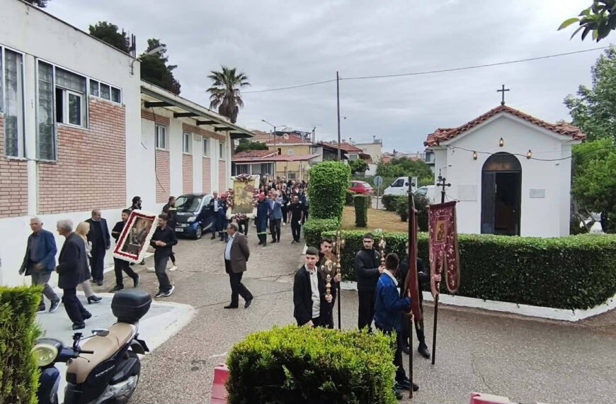 Με κατάνυξη η υποδοχή της Ιερής Εικόνας του Αγίου Γεωργίου στη Νοσηλευτική Μονάδα Κρεστένων!