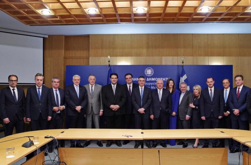 Υπεγράφη η σύμβαση της Β΄ Φάσης του προγράμματος «Μαριέττα Γιαννάκου» για την ανακαίνιση 238 Σχολικών Κτιρίων