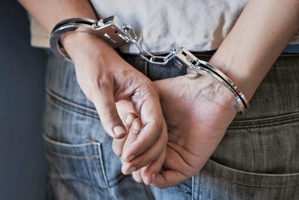 Πύργος: Συνελήφθη άνδρας με εκκρεμείς ποινές για σοβαρά αδικήματα κατά ανηλίκων