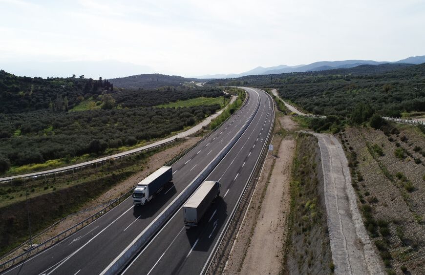 ΟΛΥΜΠΙΑ ΟΔΟΣ: Απαγόρευση διέλευσης φορτηγών από την οδική γέφυρα της διώρυγας Κορίνθου στην κατεύθυνση προς Πάτρα
