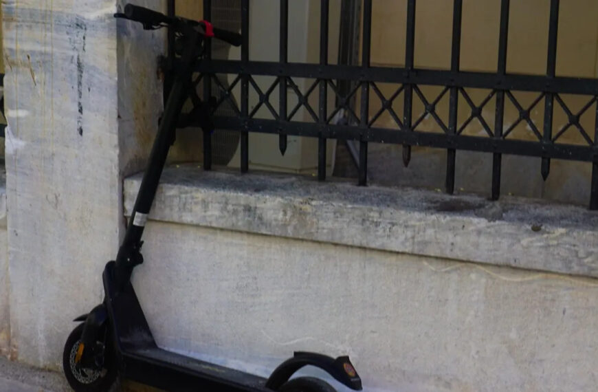 Συναγερμός στην Εθνική Πατρών – Πύργου: Νεαρός κινούνταν με ηλεκτρικό πατίνι ανάμεσα στα οχήματα