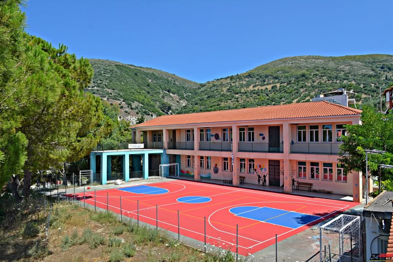 Εντυπωσιάζει ο νέος προαύλιος χώρος του Δημοτικού Σχολείου Ν. Φιγαλείας