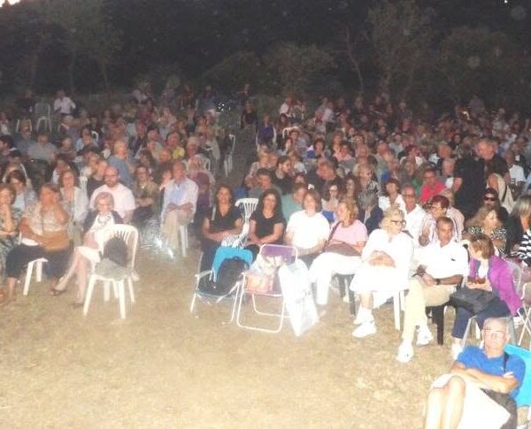 Λαοθάλασσα στον Επικούριο Απόλλωνα για Φαραντούρη και Μητσιά – Ισχυρό μήνυμα Μπαλιούκου για την αναστήλωση του μνημείου