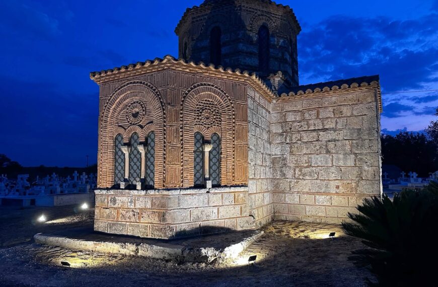 Φωταγωγήθηκε ο ιστορικός Ναός της Παλαιοπαναγιάς Παλαιάς Μανωλάδας