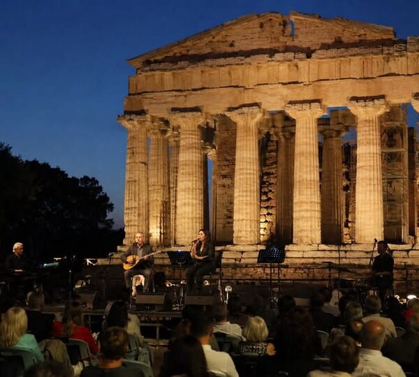 Ανδρίτσαινα: Μουσική βραδιά στον Ναό του Επικούριου Απόλλωνα με Μπάμπη Τσέρτο και Νάντια Καραγιάννη