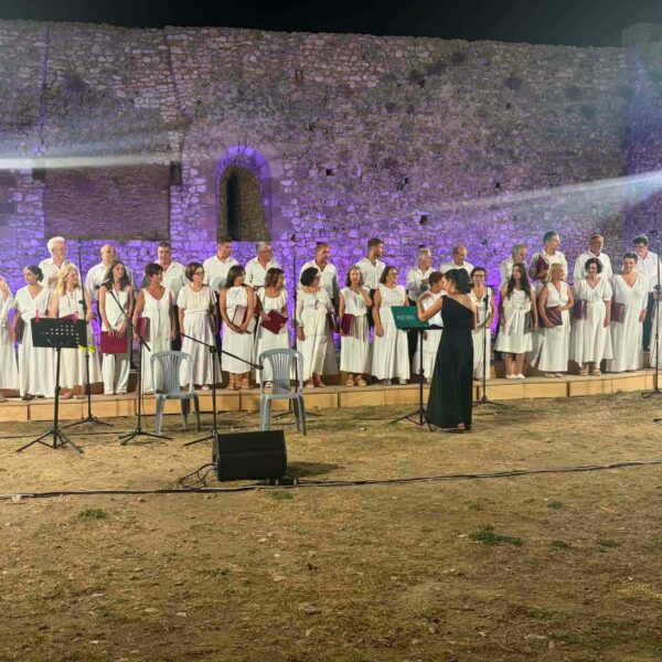 Ανδραβίδα Κυλλήνη: Μαγική μουσική βραδιά στο Κάστρο Χλεμούτσι κάτω από το Αυγουστιάτικο φεγγάρι