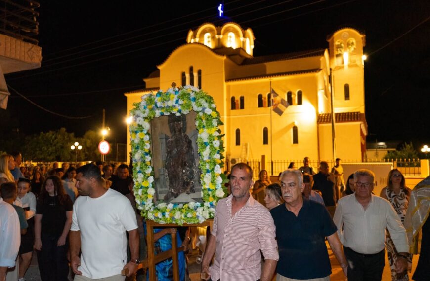 Μεγαλειώδης Περιφορά στην Παλαιοπαναγιά Παλαιάς Μανωλάδας!