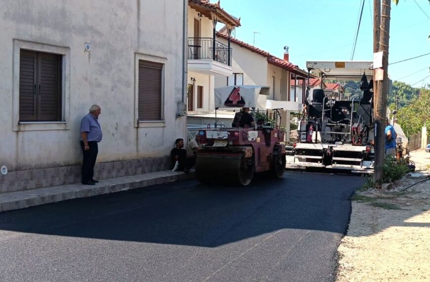 Συνεχίζονται τα έργα οδοποιίας σε κοινότητες της Δημοτικής Ενότητας Πηνείας – Ασφαλτοστρώσεις σε Αγραπιδοχώρι και στη Βάλμη