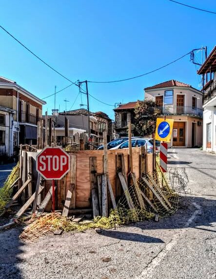 Φιγαλεία: Σε αναμονή η ανάπλαση της κεντρικής πλατείας – Ερωτήματα για την επανέναρξη των εργασιών